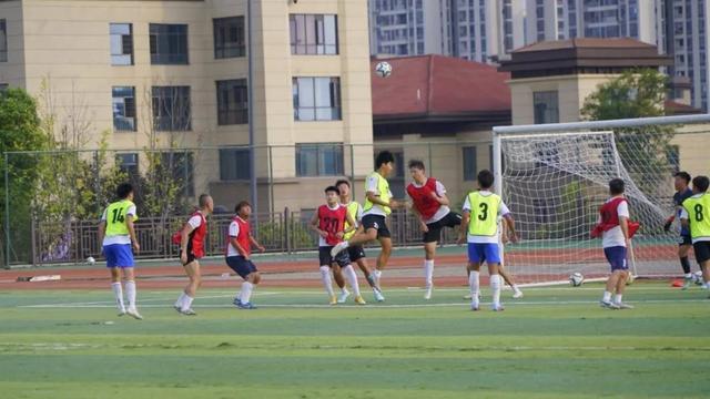 图击“川超”南充队集训现场 9月7日热身赛对阵广元队